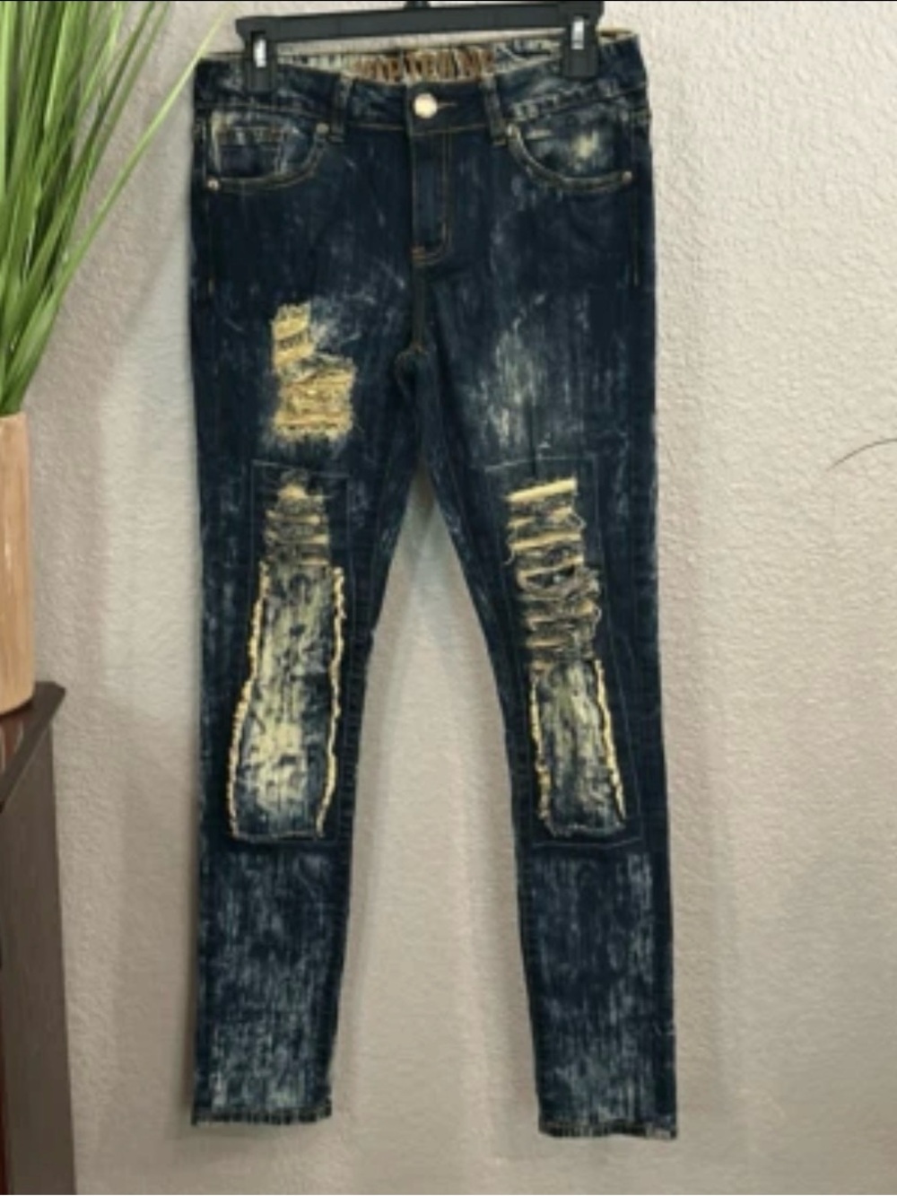 B7/4 VIP JEANS womens distressed denim blue jeans size 5/6